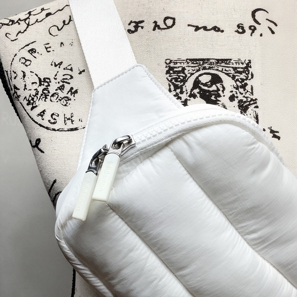 Lululemon White Quilted Crossbody Belt Bag Adjustable Strap - Picture 5 of 9